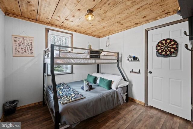 35 S LAKE DR, Lake Harmony, PA 18624