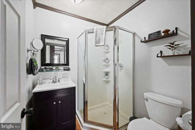 35 S LAKE DR, Lake Harmony, PA 18624