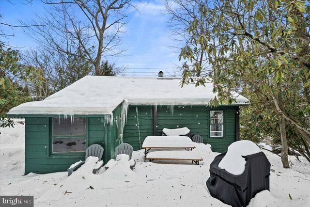 35 S LAKE DR, Lake Harmony, PA 18624