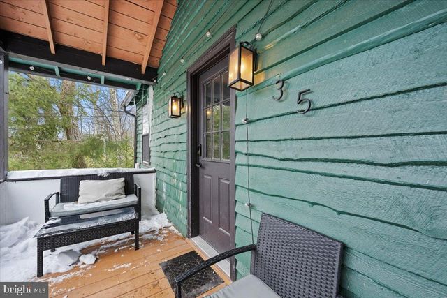 35 S LAKE DR, Lake Harmony, PA 18624