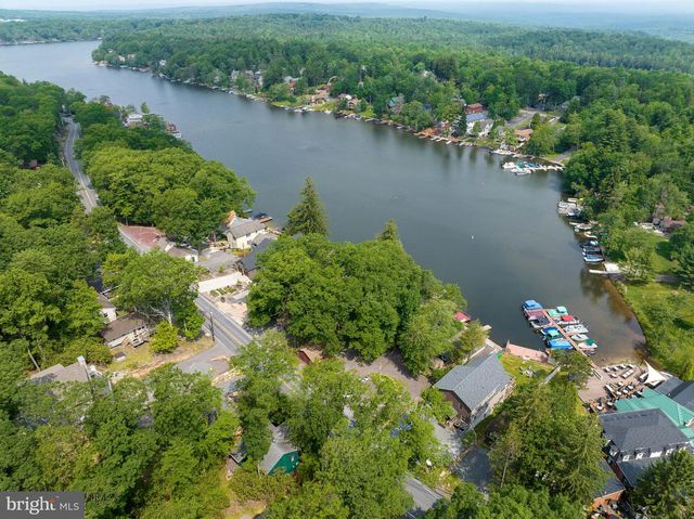 35 S LAKE DR, Lake Harmony, PA 18624