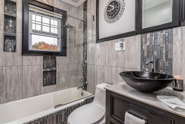 84 Jean St, Gardner, MA 01440