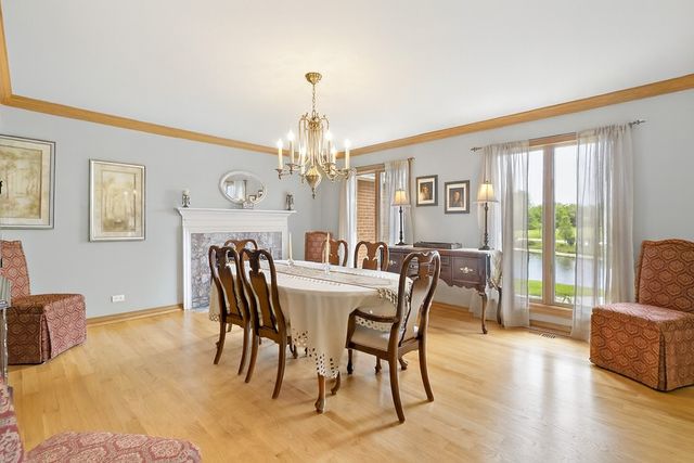 4 Windsor Court, South Barrington, IL 60010