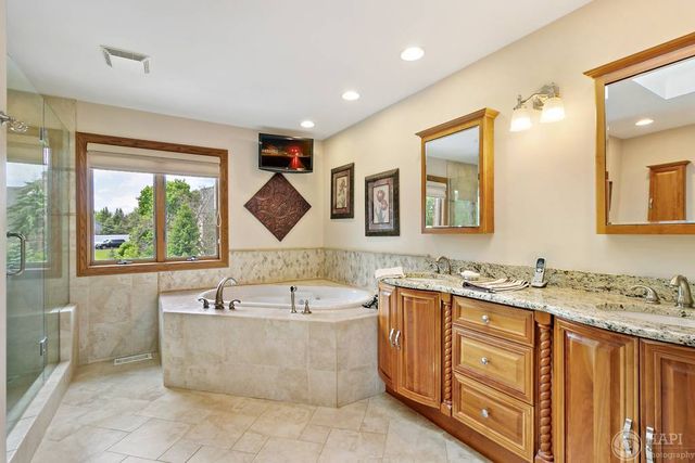4 Windsor Court, South Barrington, IL 60010