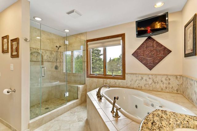 4 Windsor Court, South Barrington, IL 60010