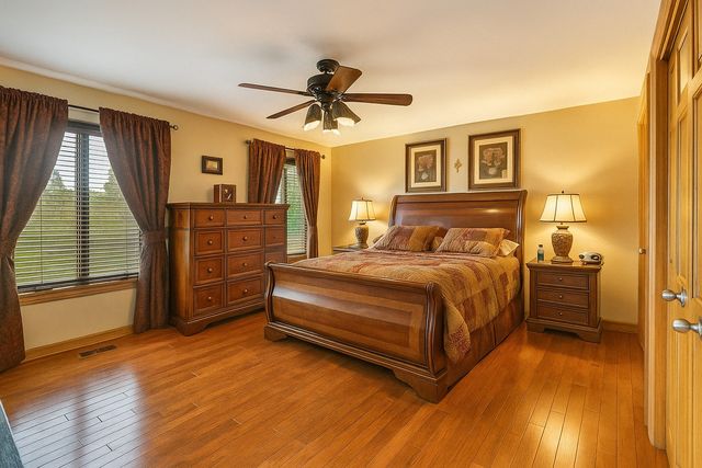 4 Windsor Court, South Barrington, IL 60010