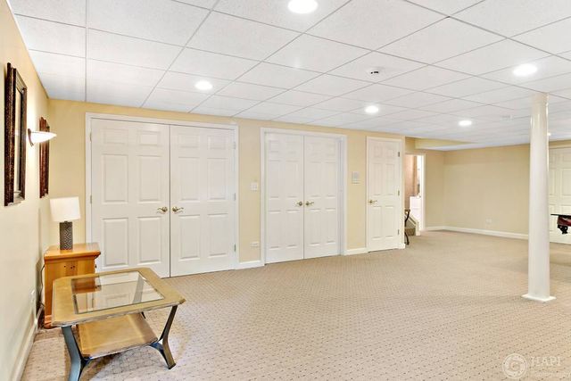4 Windsor Court, South Barrington, IL 60010