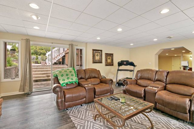 4 Windsor Court, South Barrington, IL 60010