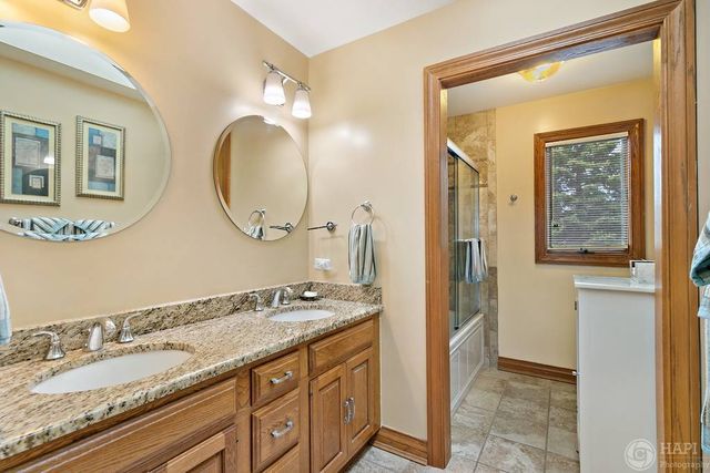 4 Windsor Court, South Barrington, IL 60010