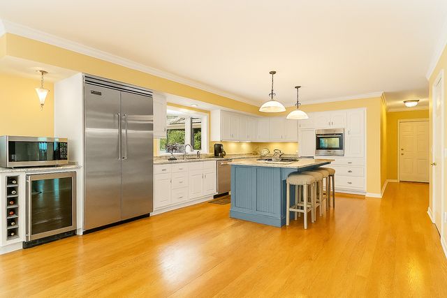 4 Windsor Court, South Barrington, IL 60010