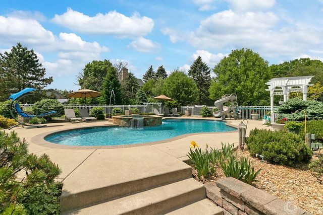 4 Windsor Court, South Barrington, IL 60010
