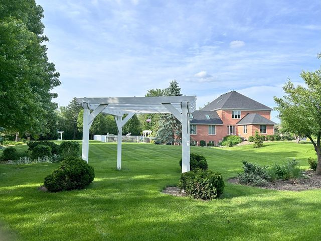 4 Windsor Court, South Barrington, IL 60010