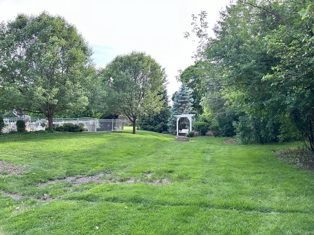 4 Windsor Court, South Barrington, IL 60010