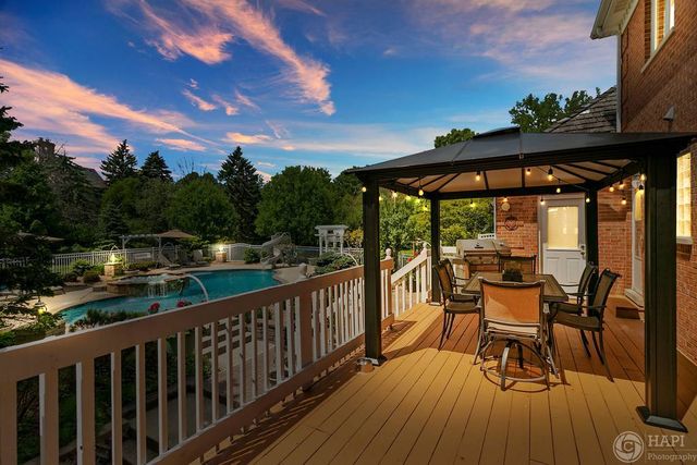 4 Windsor Court, South Barrington, IL 60010