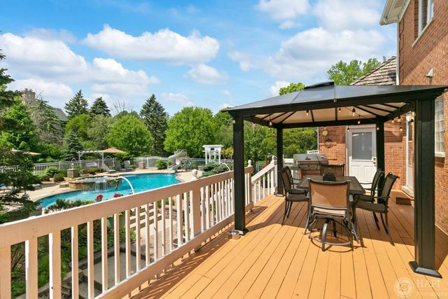4 Windsor Court, South Barrington, IL 60010