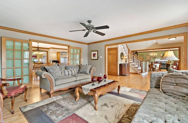 4 Windsor Court, South Barrington, IL 60010