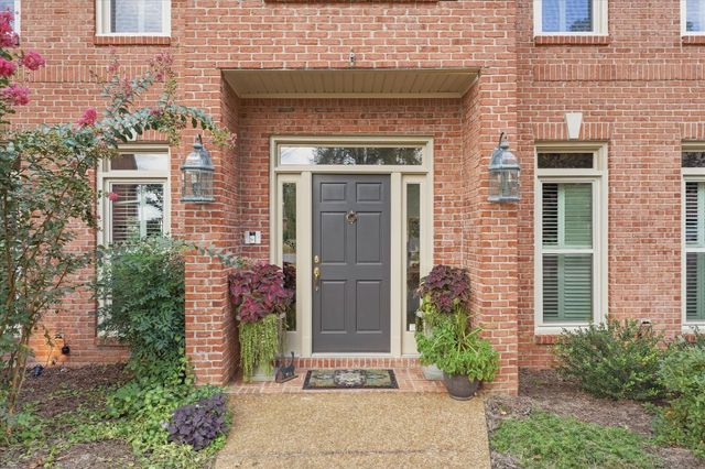 6781 Autumnwood Dr, Nashville, TN 37221