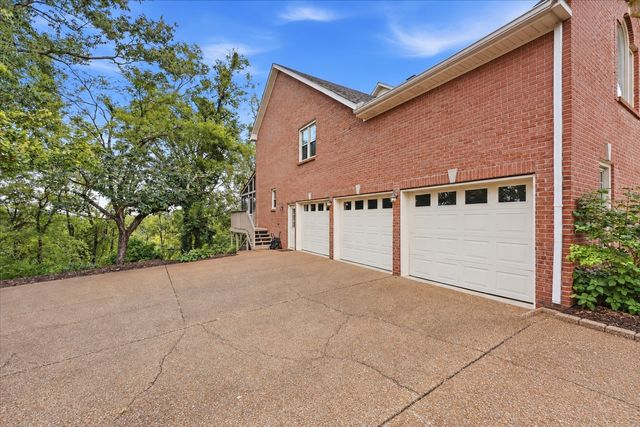 6781 Autumnwood Dr, Nashville, TN 37221