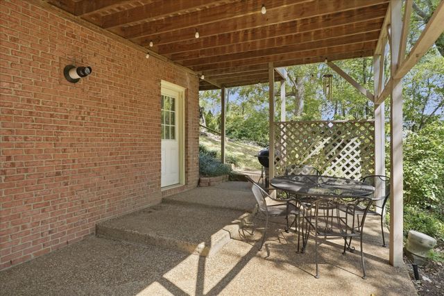 6781 Autumnwood Dr, Nashville, TN 37221