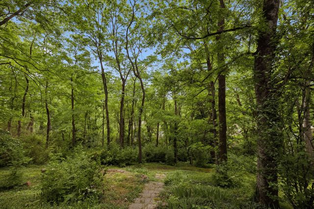 6781 Autumnwood Dr, Nashville, TN 37221