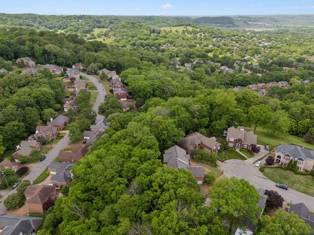 6781 Autumnwood Dr, Nashville, TN 37221