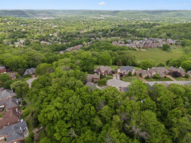 6781 Autumnwood Dr, Nashville, TN 37221