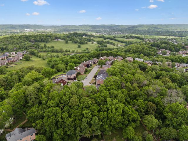 6781 Autumnwood Dr, Nashville, TN 37221