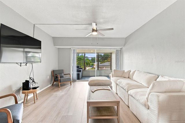 9945 47TH AVENUE N 205, St Petersburg, FL 33708