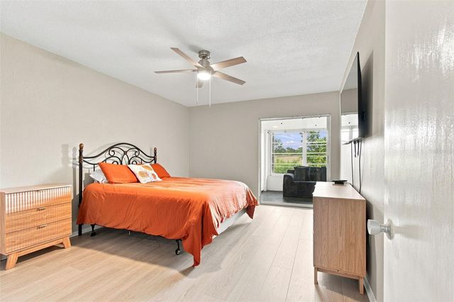 9945 47TH AVENUE N 205, St Petersburg, FL 33708