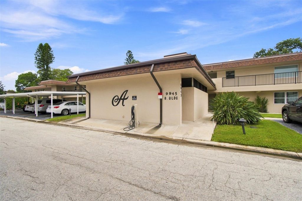 9945 47TH AVENUE N 205, St Petersburg, FL 33708