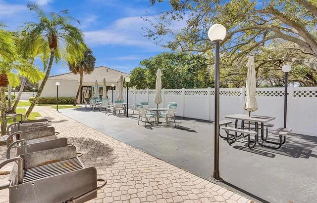 3001 W Rolling Hills Circle 608, Davie, FL 33328