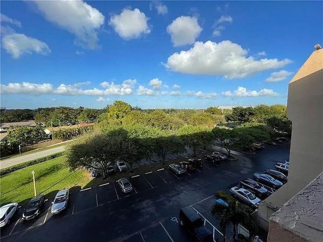 3001 W Rolling Hills Circle 608, Davie, FL 33328