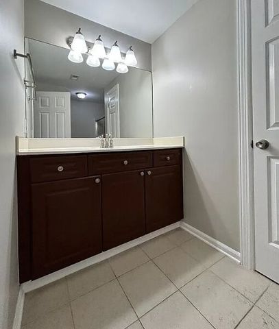 6820 Highway 70 S Apt 419, Nashville, TN 37221