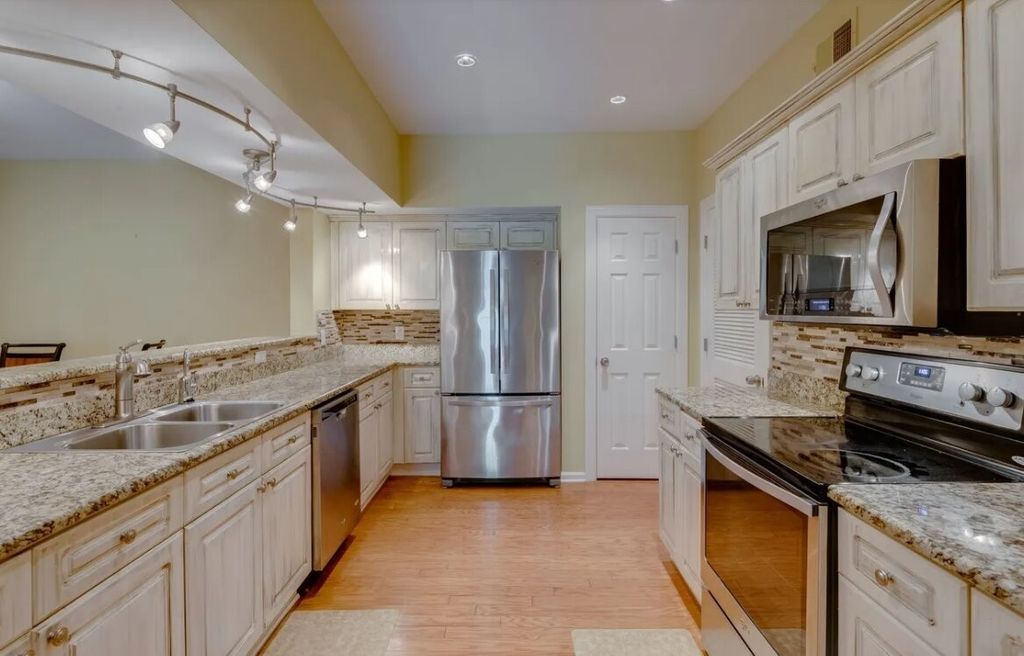 6820 Highway 70 S Apt 419, Nashville, TN 37221