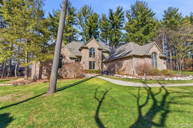 5306 Hidden Pines Court, Genoa Township, MI 48116