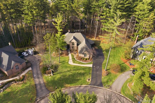 5306 Hidden Pines Court, Genoa Township, MI 48116