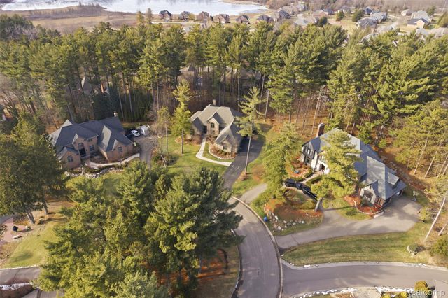 5306 Hidden Pines Court, Genoa Township, MI 48116