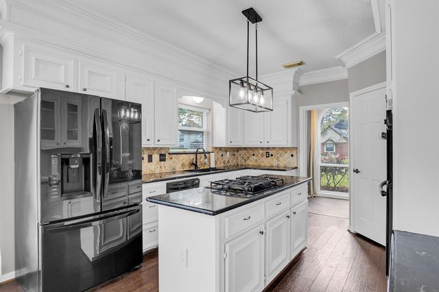 1706 N Hearthside Drive, Richmond, TX 77406