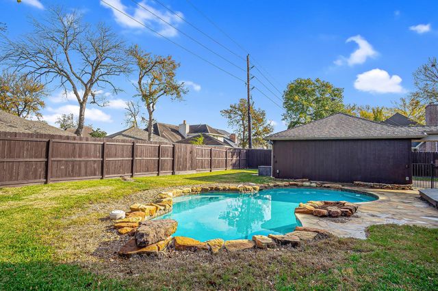 1706 N Hearthside Drive, Richmond, TX 77406