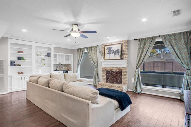 1706 N Hearthside Drive, Richmond, TX 77406