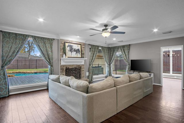 1706 N Hearthside Drive, Richmond, TX 77406