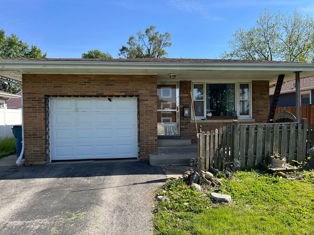 555 Elsie Avenue, Crest Hill, IL 60403
