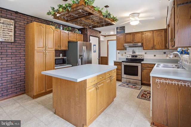 110 ASPEN DR, Newark, DE 19702