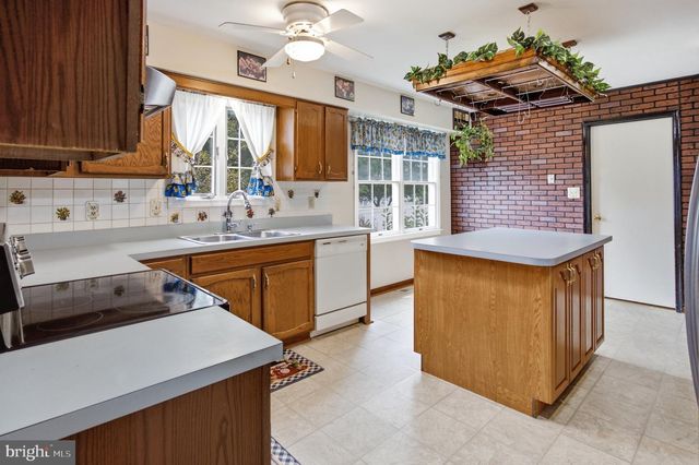 110 ASPEN DR, Newark, DE 19702