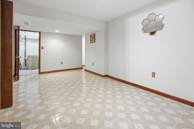 110 ASPEN DR, Newark, DE 19702