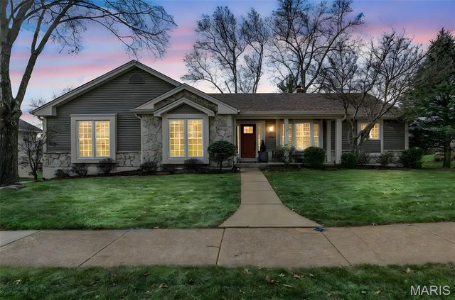 1210 Du Motier Drive, Ballwin, MO 63011