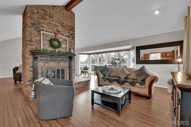 1210 Du Motier Drive, Ballwin, MO 63011