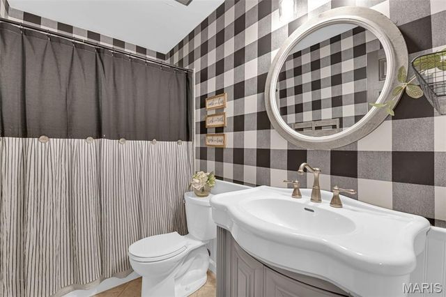 1210 Du Motier Drive, Ballwin, MO 63011