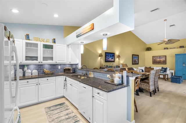 223 River Walk 12, Hutchinson Island, FL 34949