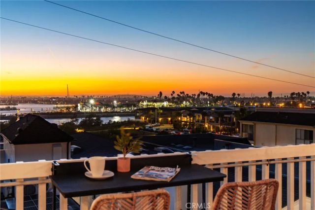 119 2nd Street, Seal Beach, CA 90740